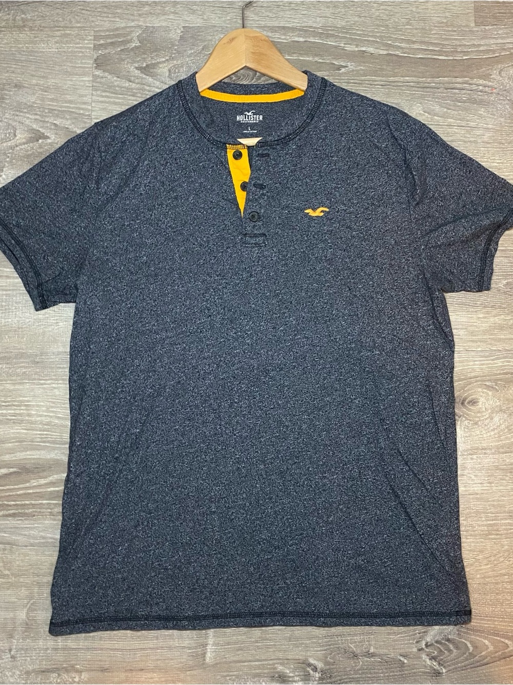 Hollister Men’s L Heathered Charcoal Henley Short Sleeve Shirt